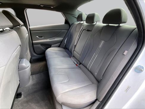 Used 2025 Hyundai Elantra SEL FWD image 18