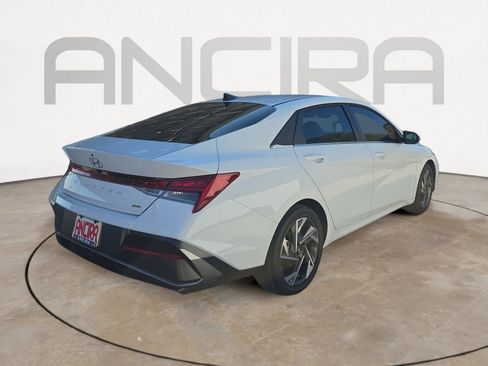 Used 2025 Hyundai Elantra Limited image 9