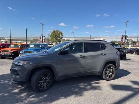 Certified 2024 Jeep Compass Latitude image 37