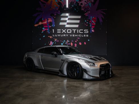 Used 2013 Nissan GT-R Premium AWD/4WD image 3