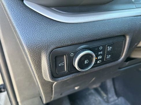 Used 2023 Ford Explorer XLT w/ Equipment Group 202A image 8