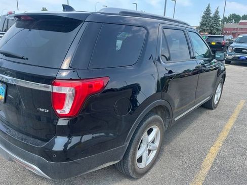 Used 2017 Ford Explorer XLT w/ Equipment Group 202A AWD/4WD image 11