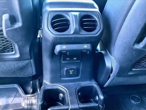Used 2018 Jeep Wrangler Unlimited Rubicon image 33