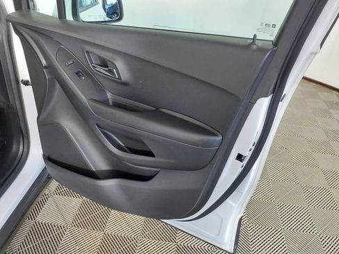Used 2020 Chevrolet Trax LS w/ Tint and Cruise Package FWD image 19