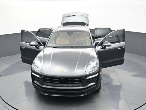 Certified 2022 Porsche Macan S AWD/4WD image 32