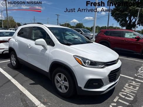 Used 2020 Chevrolet Trax LT AWD/4WD image 1