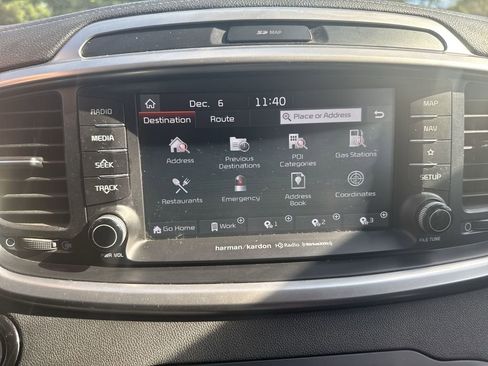 Used 2019 Kia Sorento SX image 20