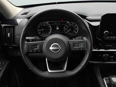 Used 2025 Nissan Pathfinder SV FWD image 10