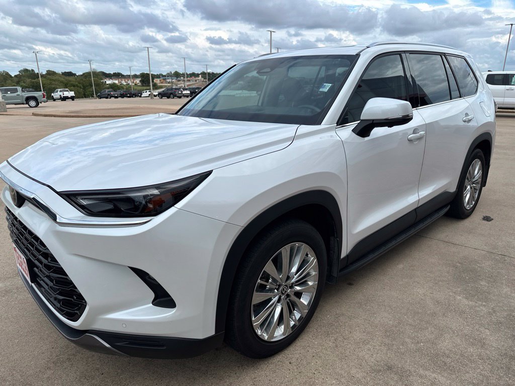 Used 2024 Toyota Grand Highlander AWD image 3