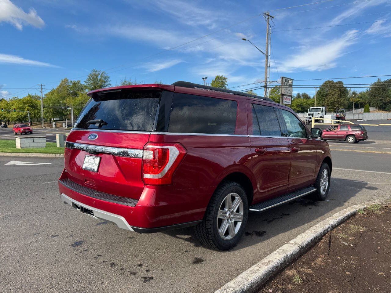 Used 2019 Ford Expedition Max XLT w/ Equipment Group 202A AWD/4WD image 3