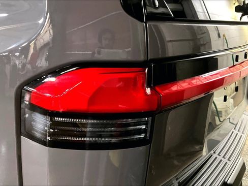 Used 2024 Lexus GX 550 w/ Accessory Package (Z1) image 27