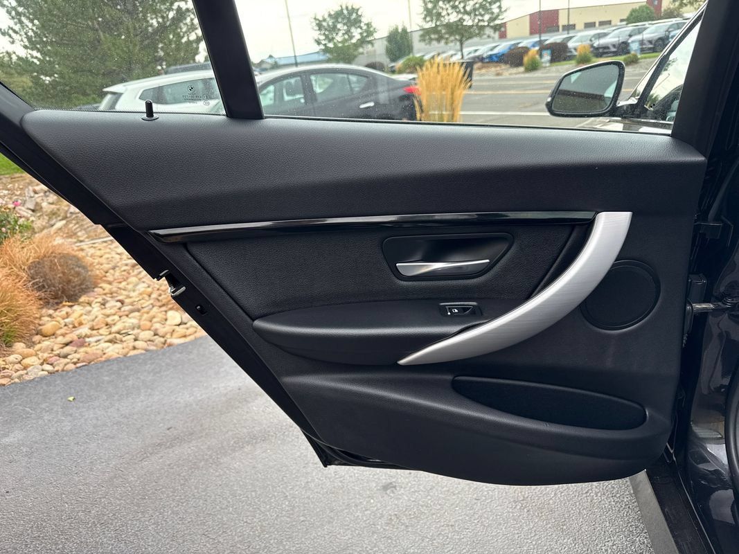 Used 2017 BMW 330i Sedan RWD image 55