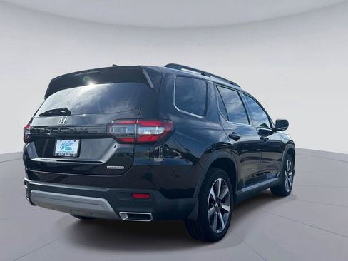 Certified 2024 Honda Pilot Touring image 4