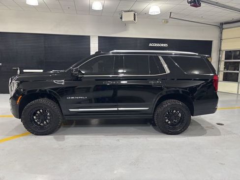 Used 2025 GMC Yukon Denali w/ Denali Reserve Package image 5
