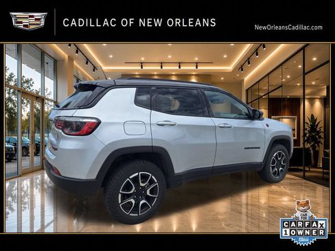 Used 2024 Jeep Compass Trailhawk AWD/4WD image 3
