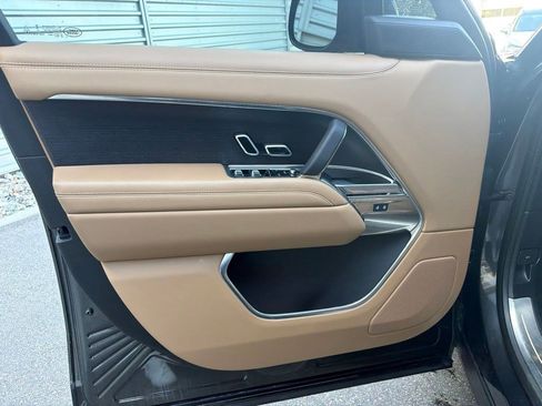 Used 2025 Land Rover Range Rover SE AWD/4WD image 12
