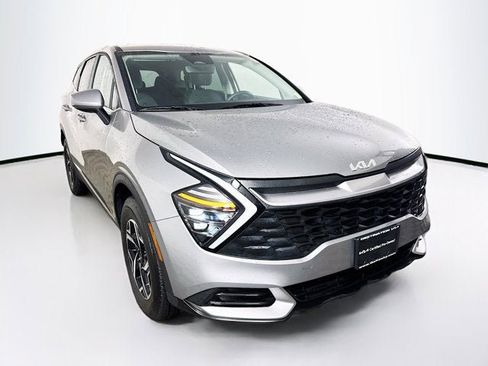 Certified 2025 Kia Sportage LX image 3