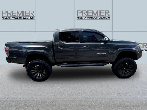 Used 2016 Toyota Tacoma Limited w/ Towing Package AWD/4WD image 8