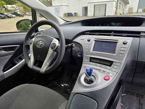 Used 2013 Toyota Prius Three w/ Solar Roof Pkg FWD image 12