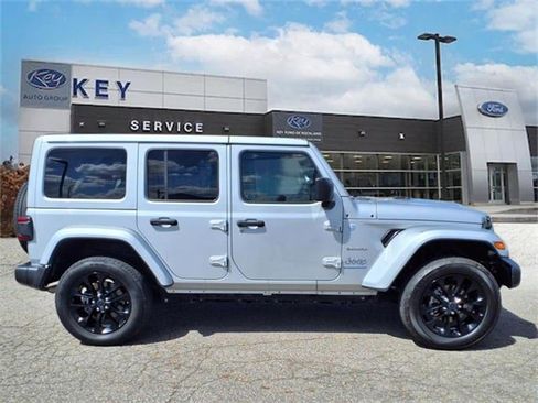 Used 2024 Jeep Wrangler Unlimited Sahara image 2