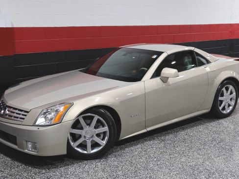 Used 2006 Cadillac XLR image 18