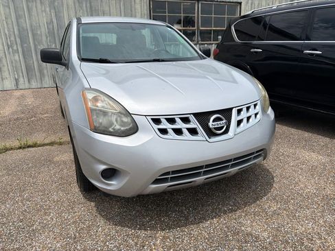 Used 2015 Nissan Rogue S FWD image 2