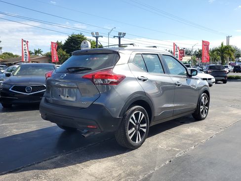Used 2019 Nissan Kicks SV w/ Exterior Package image 6