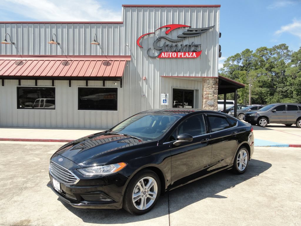 Used 2018 Ford Fusion SE w/ Fusion SE Technology Package FWD image 1