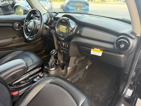 Used 2018 MINI Cooper 2-Door Hardtop image 14