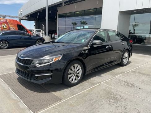 Used 2018 Kia Optima LX w/ 17" Alloy Wheels Package FWD image 3