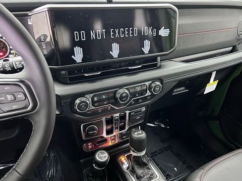 New 2025 Jeep Wrangler Unlimited Rubicon image 29