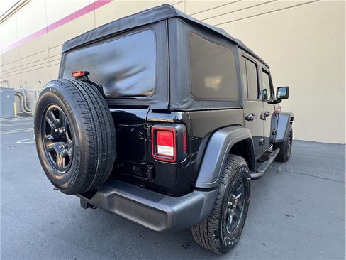 Used 2018 Jeep Wrangler Unlimited Sport image 26