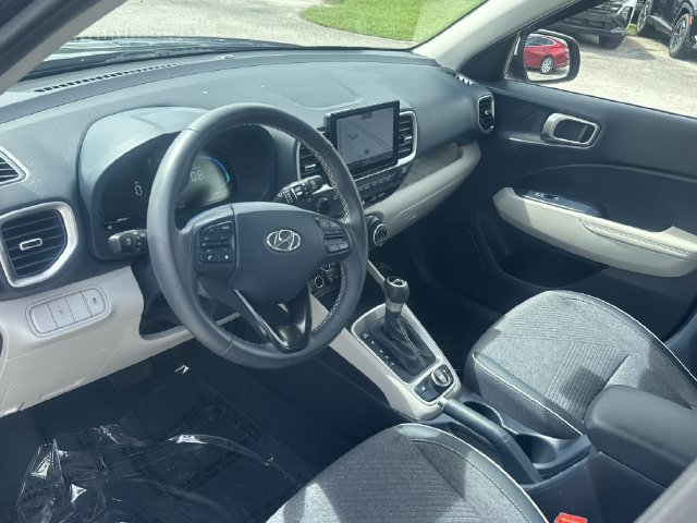 Certified 2025 Hyundai Venue Limited FWD image 14