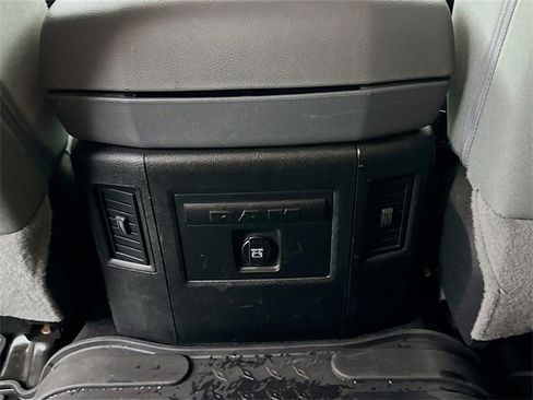 Used 2018 RAM 1500 SLT image 26