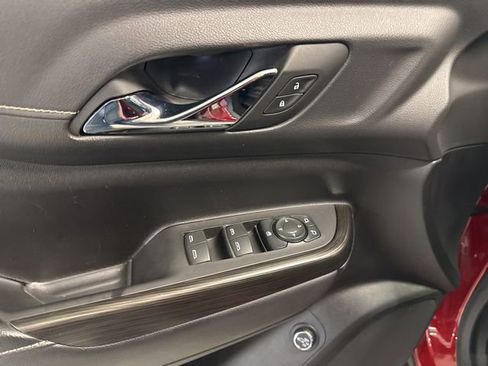 Used 2023 GMC Acadia SLT FWD image 35