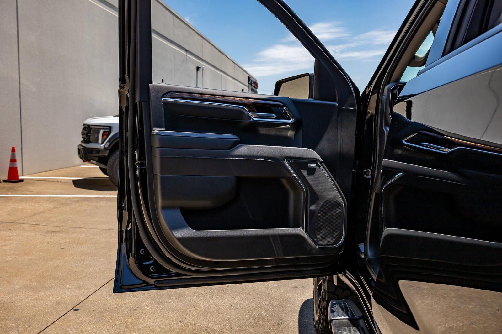 Used 2025 GMC Sierra 1500 Elevation w/ Elevation Premium Package AWD/4WD image 36