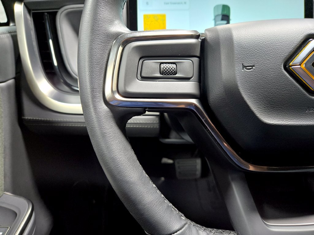 Used 2025 Rivian R1S Adventure Dual AWD/4WD image 14