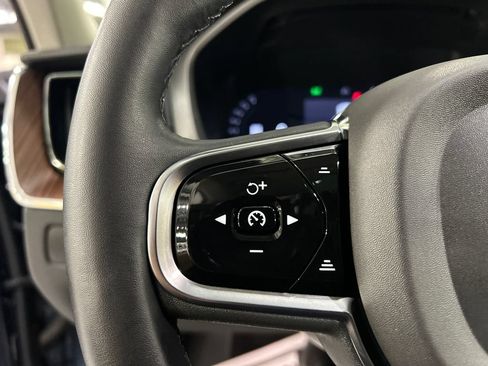 Certified 2023 Volvo XC60 B5 Ultimate w/ Climate Package AWD/4WD image 13