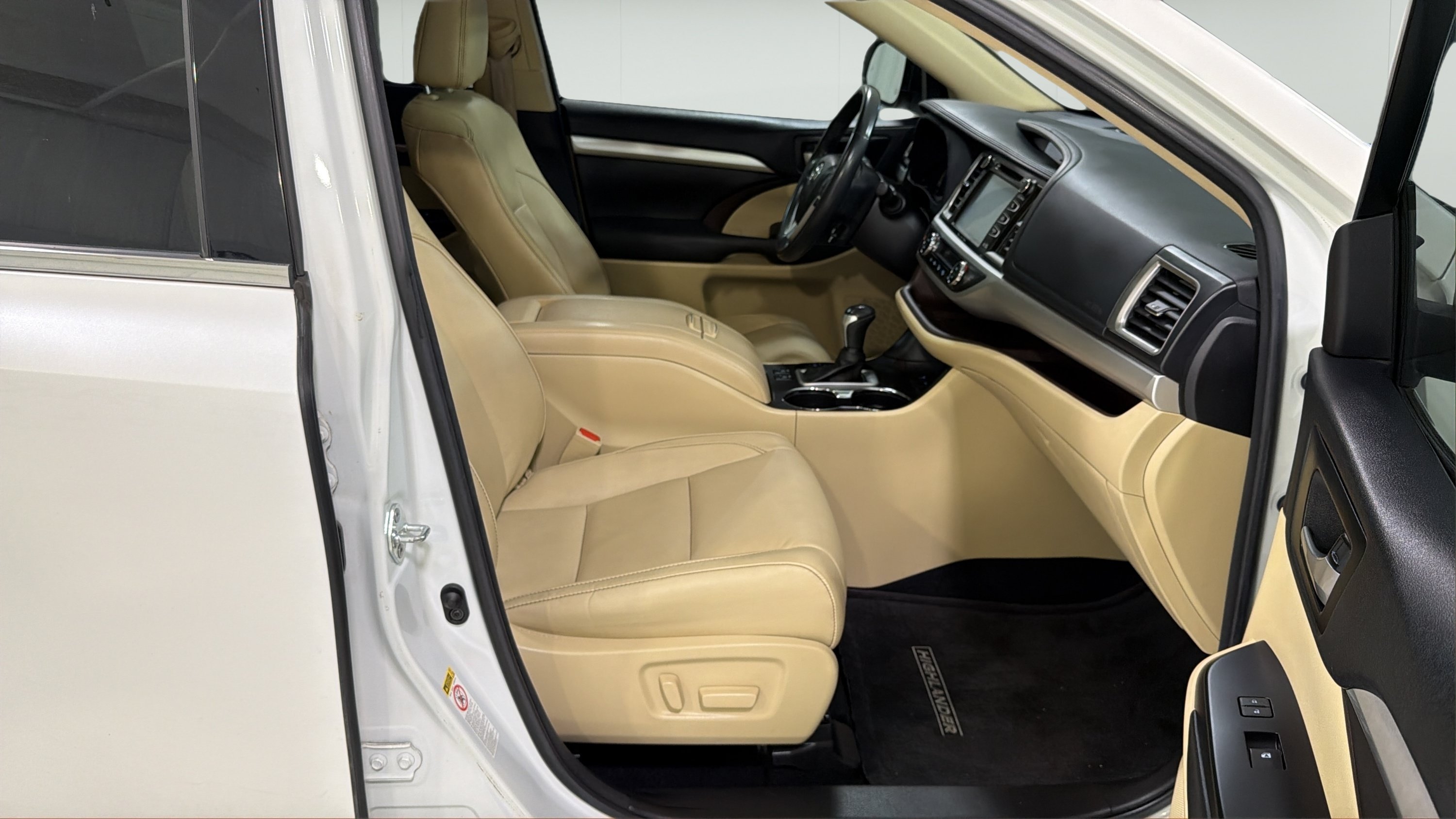 Used 2018 Toyota Highlander FWD V6 image 27