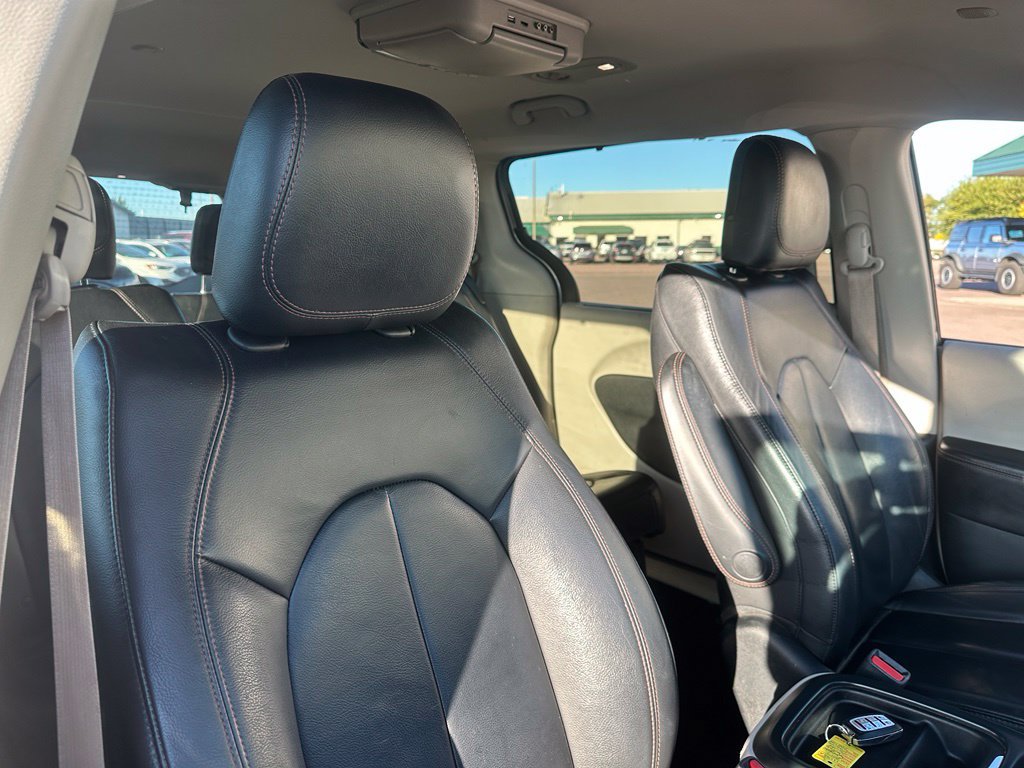 Used 2017 Chrysler Pacifica Touring-L FWD image 31