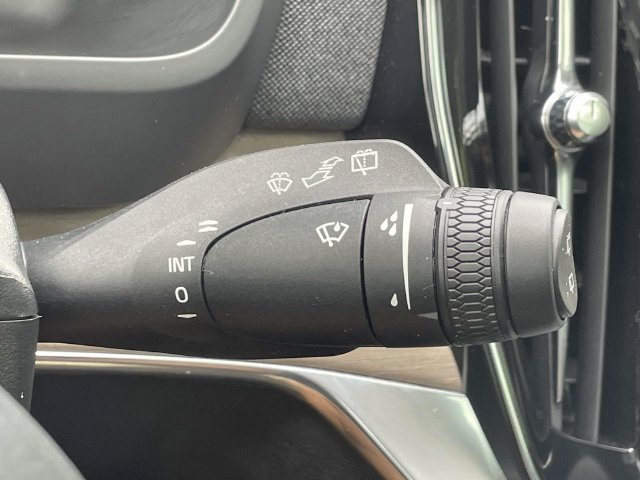Certified 2025 Volvo XC90 B5 Plus AWD/4WD image 29