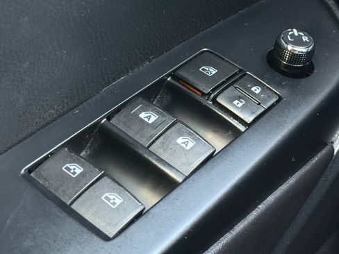 Used 2019 Toyota Highlander XLE AWD/4WD image 33