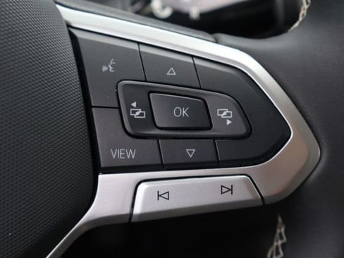 Certified 2025 Volkswagen Tiguan SE FWD image 23
