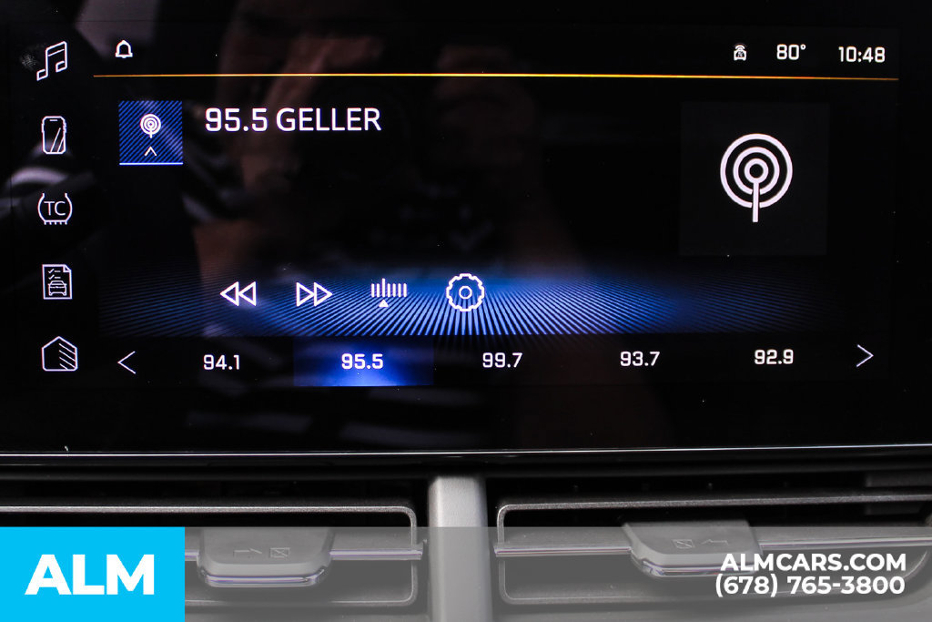 Used 2025 Chevrolet Trax LT FWD image 33