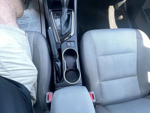 Used 2016 Toyota Corolla LE image 38
