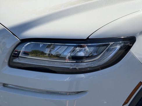 Used 2021 Lincoln Nautilus Reserve w/ Equipment Group 201A image 8