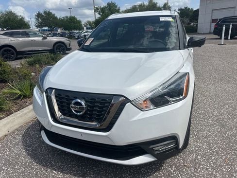 Used 2019 Nissan Kicks SR w/ SR Premium Package image 4