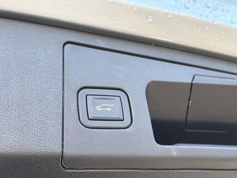 Used 2025 Cadillac XT4 Premium Luxury image 16