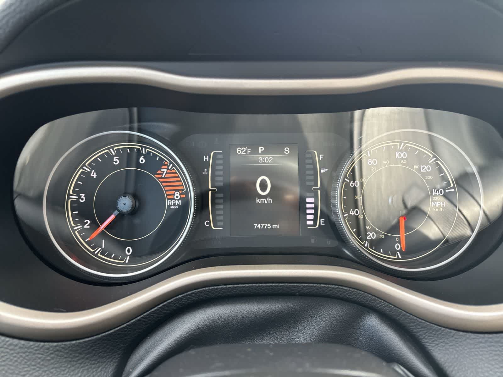 Used 2018 Jeep Cherokee Latitude w/ Altitude Package AWD/4WD image 12