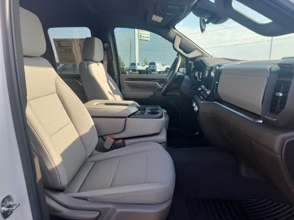 Used 2025 GMC Sierra 3500 SLE w/ SLE Value Package AWD/4WD image 27